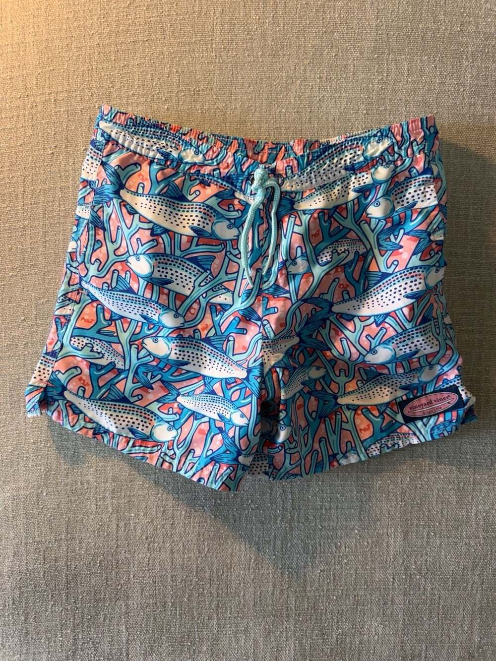 VINEYARD VINES SWIM TRUNKS LINED FISH CORAL DRAWSTRING ELASTIC HIDDEN WHALES MED